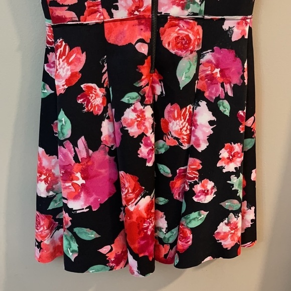 Guess Floral Fit and Flare Dress - Picture 9 of 9